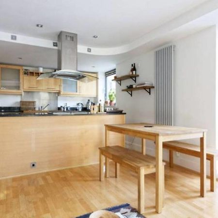 Peaceful Modern 2 Bedroom Flat With Water Views Лондон Екстериор снимка