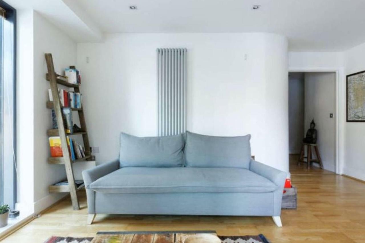 Peaceful Modern 2 Bedroom Flat With Water Views Лондон Екстериор снимка
